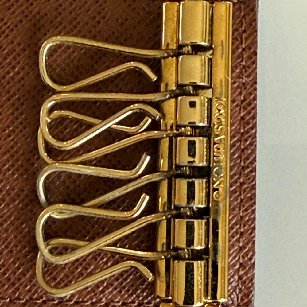 Louis Vuitton Six Key Ring Holder- Authentic, Excellent Condition - Picture 4 of 14